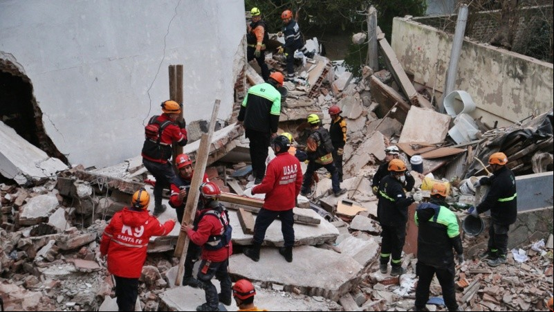 Los rescatistas hicieron grandes esfuerzos en el operativo de zona norte.