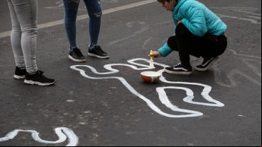 Familiares de víctimas de la inseguridad realizaron una intervención frente a Gobernación este jueves por la mañana.