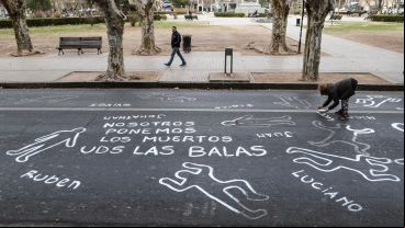 Familiares de víctimas de la inseguridad realizaron una intervención frente a Gobernación este jueves por la mañana.