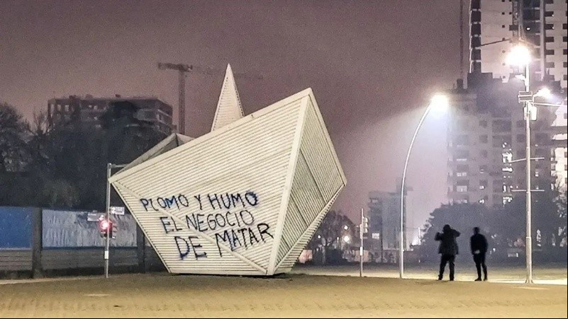 No es la primera vez que pintan el Barquito. 