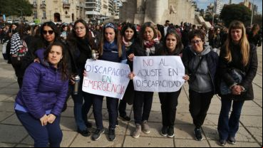 Reclaman actualización de honorarios y pago a tiempo de las prestaciones.