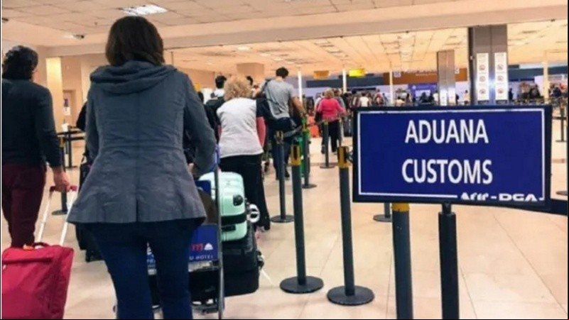 Aduana recaudó 7,5 millones de pesos por bienes de lujo desde España. 