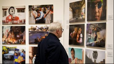 Unas 350 fotografías pueden ser vistas en la muestra anual de fotoperiodismo que inauguró este miércoles por la noche.