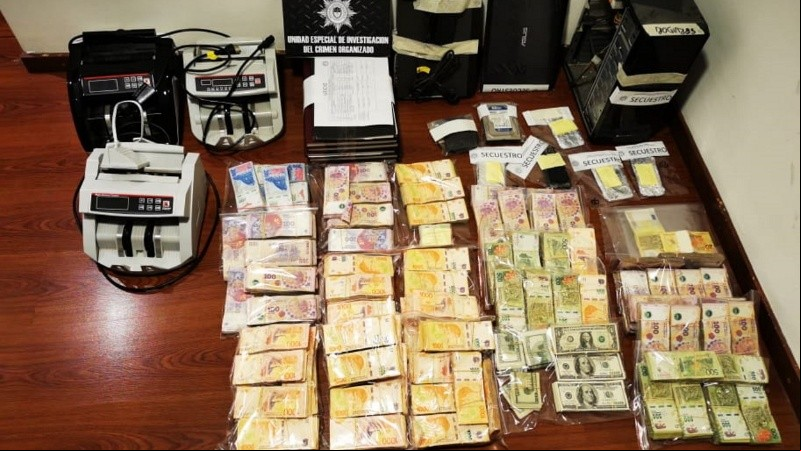 El dinero secuestrado en España al 800 el miércoles pasado durante los allanamientos.