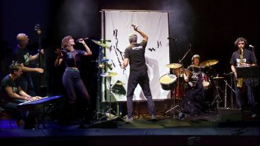 Una combinación musical pictórica vibrante.