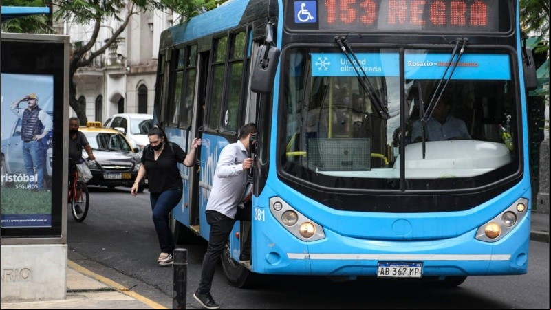 El aumento del boleto de colectivos regirá desde las 00 horas del lunes.