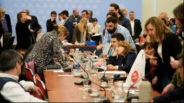 Eduardo Toniolli y Mónica Fein, dos de los rosarinos presentes en el plenario.