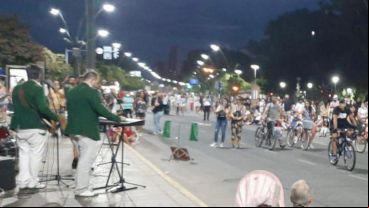 La primera edición de la calle recreativa nocturna el 14 de marzo de 2021.