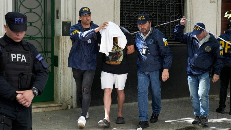 Camarasa volvió a pie a su casa tras cometer el ataque y dos semanas después fue detenido por un grupo de élite de la PFA.