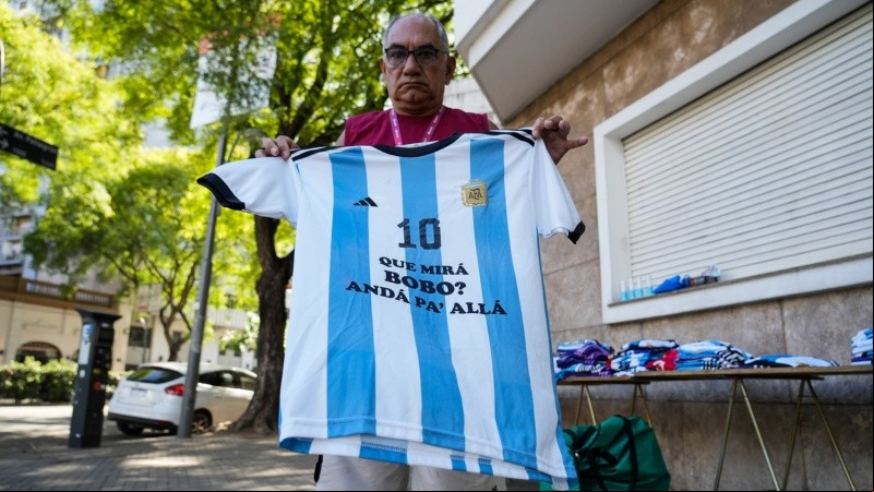 La famosa frase de Messi plasmada en una camiseta.