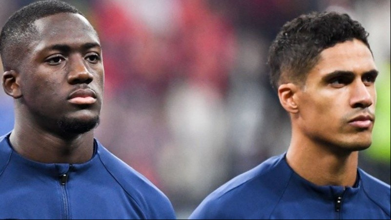 Raphael Varane e Ibrahima Konaté, presuntamente afectados por el 