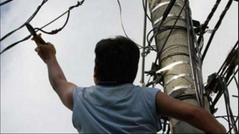 El robo de cables de telefonía es una constante de los últimos años en Rosario.