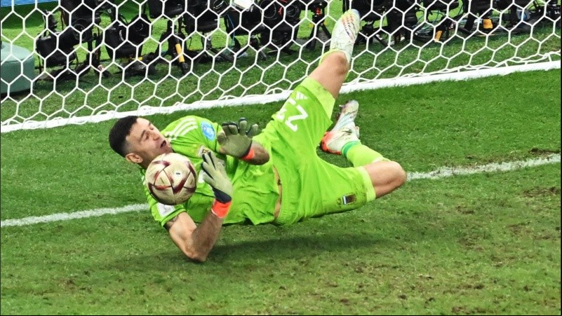 Dibu Martínez, héroe argentino en los penales contra Francia.
