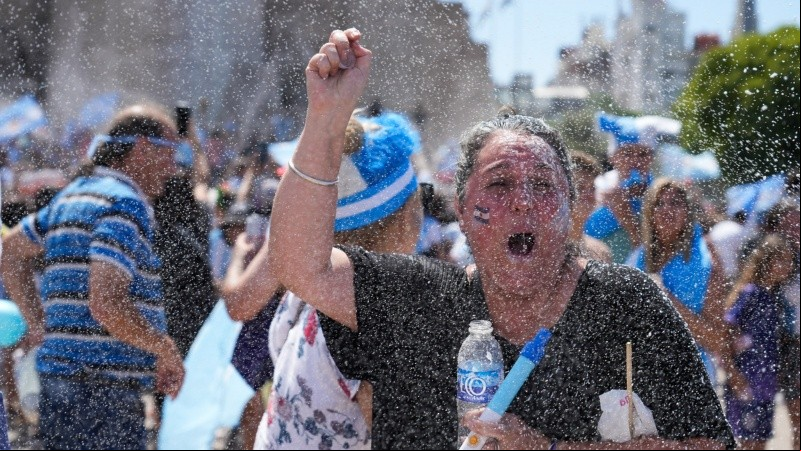 Los festejos en el Monumento a la Bandera. 