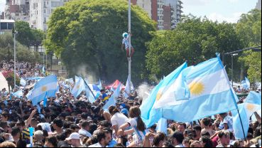 Los festejos en el Monumento a la Bandera.