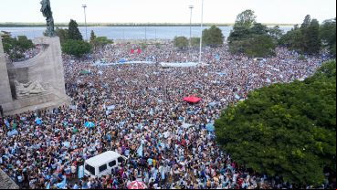 Los festejos en el Monumento a la Bandera.