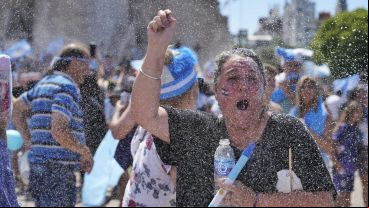 Locura en el Monumento.