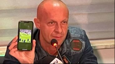 Szymon Marciniak en la conferencia de prensa.