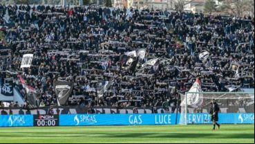 El repudiable gesto de la hinchada de Spezia.