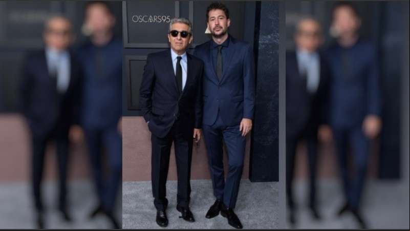 El gesto de Ricardo Darín, que abraza a Tom Cruise y lo señala mientras esboza una sonrisa, vale más que mil palabras.