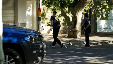 Fueron al menos 14 los disparos sobre el local comercial, la mayoría de ellos dieron sobre una de las tres persianas.