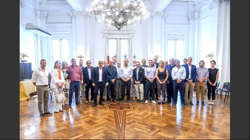 Los funcionarios en el encuentro de este martes.