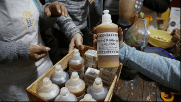La foto de Alan Monzón del taller de Espuma en Rancho Aparte forma parte de la muestra.