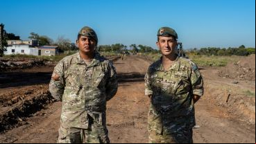 El mayor Cuenca, a cargo del equipo, y su segundo, el sargento Caruso.
