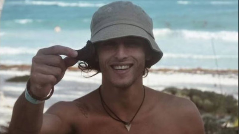 Benjamín Gamond, el joven atacado a machetazos por un hombre en una playa de México.
