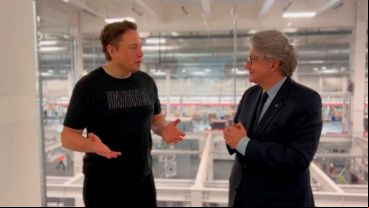 Elon Musk junto a Thierry Breton antes de la salida de Twitter del acuerdo voluntario contra la desinformación