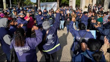 Los recolectores informales se manifestaron en la esquina de Lagos y Pellegrini. (Alan Monzón/Rosario3)