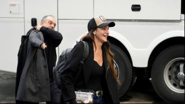 La llegada al estadio Marcelo Bielsa: Luciana Aymar.