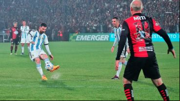 Messi abrió el marcador de entrada, con un tiro libre.