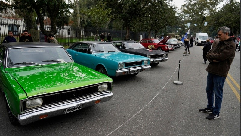 La exhibición de autos antiguos en el Parque de la Independencia.