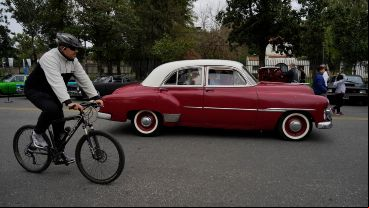 La exhibición de autos antiguos en el Parque de la Independencia.