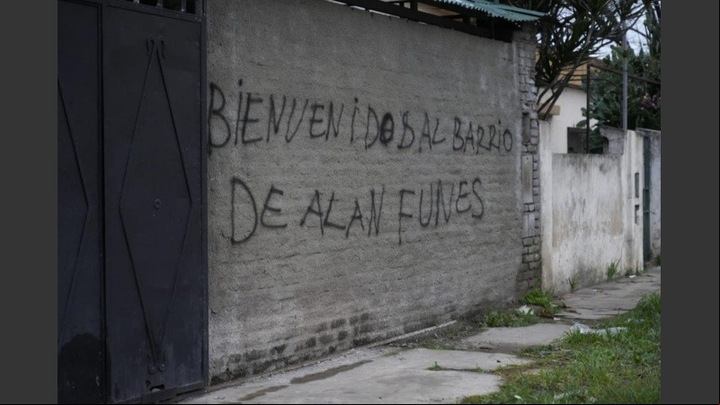 Una de las paredes del barrio, a metros de dónde el domingo asesinaron a una mujer.