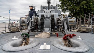 Tres buques de la Armada Argentina pasaron por la costa central de Rosario y fueron visitados por el público.