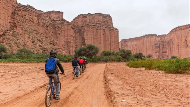 PreViaje es un programa de preventa turística que reintegra el 50% del valor del viaje en crédito, para viajar a todos los destinos de Argentina.