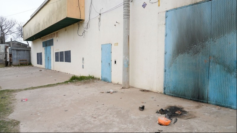 Uno de los supermercados atacados en barrio Triángulo.