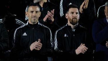 Lionel Messi en el Coloso con Maxi Rodríguez.