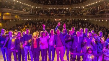 Javkin en el acto de Teatro Astengo.