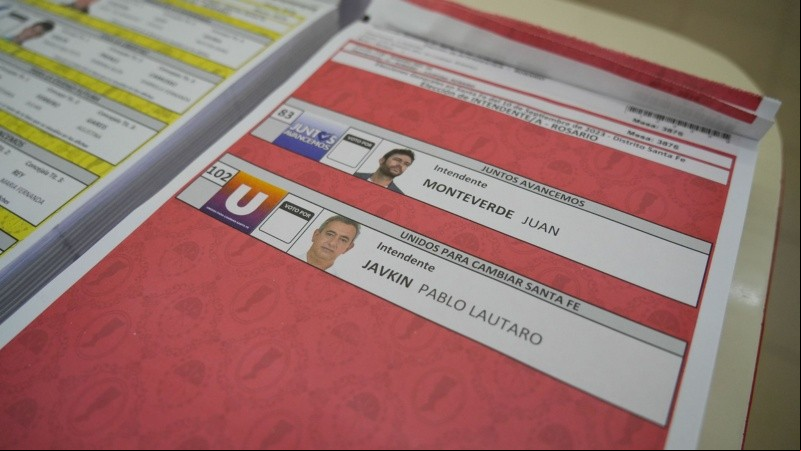 Desde las 8 de este domingo, estaban habilitadas las mesas para votar en Rosario.