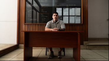Ivo es un portero de edificio, otro trabajo en extinción pero que se reformula