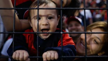 Pura pasión: unas 30 mil personas apoyan a la Lepra antes del clásico.
