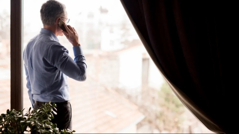 Afecta a personas de un promedio de 50 años de edad.