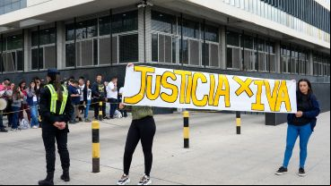 Mientras imputaban a uno de los sospechosos por el crimen de Ivana, sus familiares se hicieron presentes para reclamar justicia.
