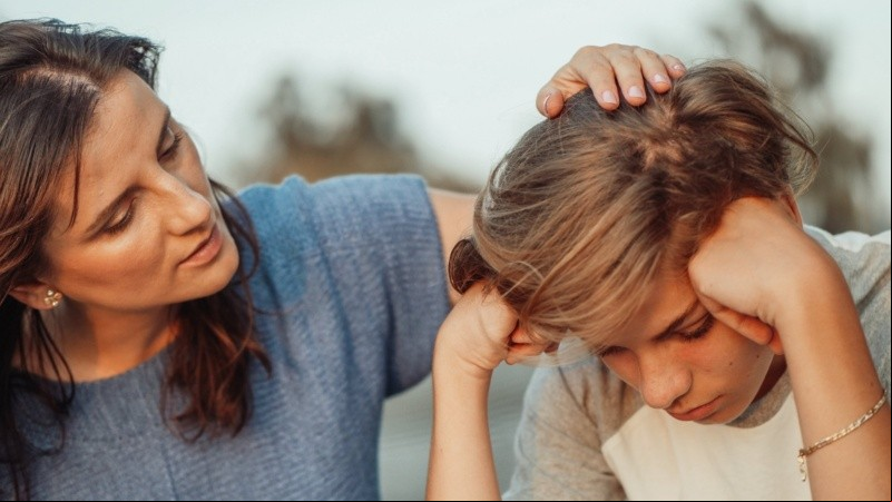 Los niños y niñas suelen recurrir a adultos de confianza para dialogar sobre lo que les preocupa.