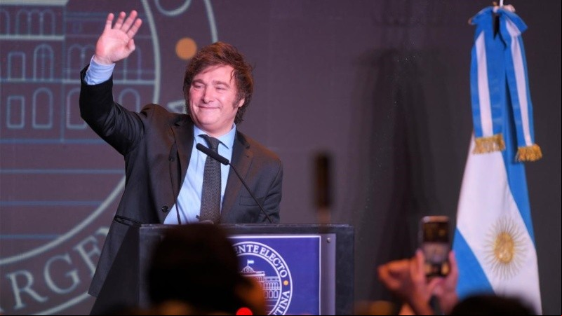 Milei festejó con sus seguidores en el Hotel Libertador de la ciudad de Buenos Aires.
