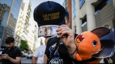 La cotización del dólar blue, termómetro de la economía argentina