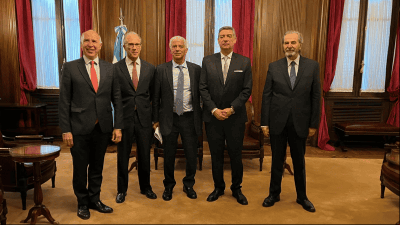 Cúneo Libarona con los actuales integrantes de la Corte Suprema nacional.